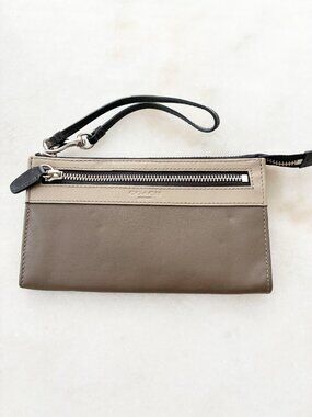 COACH Legacy Colorblock Leather Zippy Wallet Wristlet #48176 Taupe & Beige NWOT